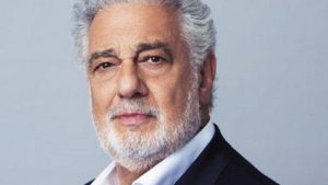 Photo Placido Domingo with Jennifer Rowley and the Royal Opera Orchestra conducted by Laurent Campellone